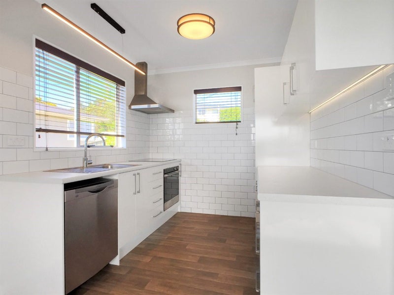 52 Brooker Grove, Newlands, Wellington - Carousel 2