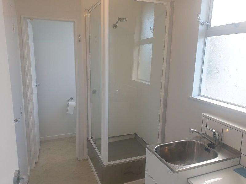 4/127 Queens Drive, Lyall Bay, Wellington - Carousel 2