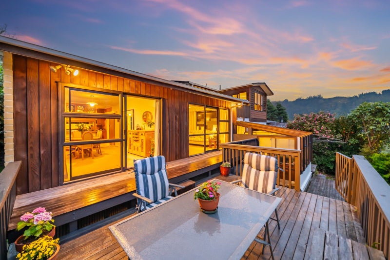 9 Chichester Drive, Pinehaven, Upper Hutt - Carousel 2