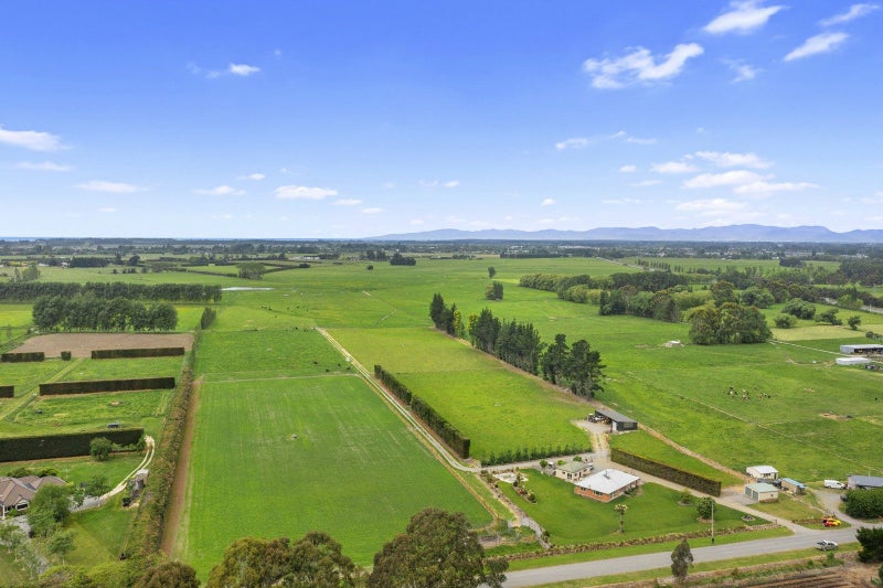 32 Bramleys Road, Flaxton - Carousel 1