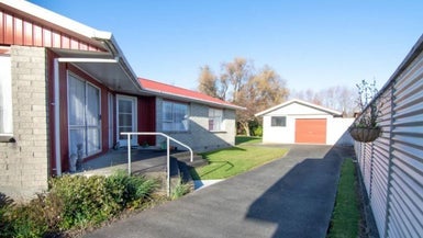 28 Geraldine Crescent, Cloverlea, Palmerston North - Carousel 1