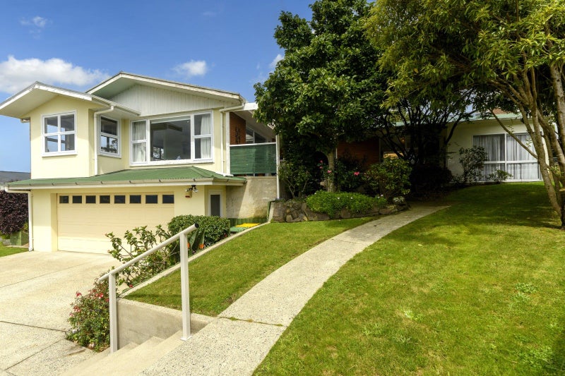 24 Highfield Crescent, Brookfield, Tauranga - Carousel 1