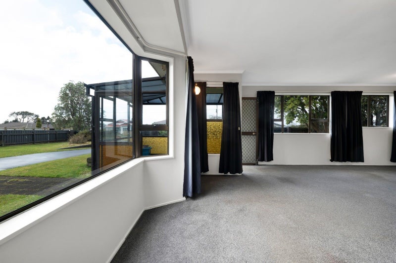 13 Cordelia Street, Stratford - Carousel 2