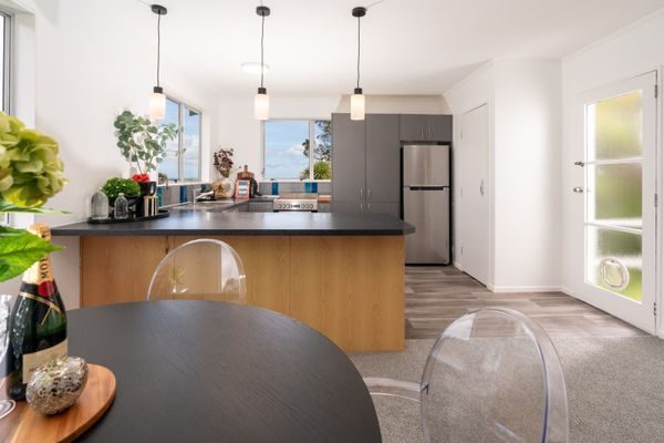 20 Salford Street, Newlands, Wellington - Carousel 1