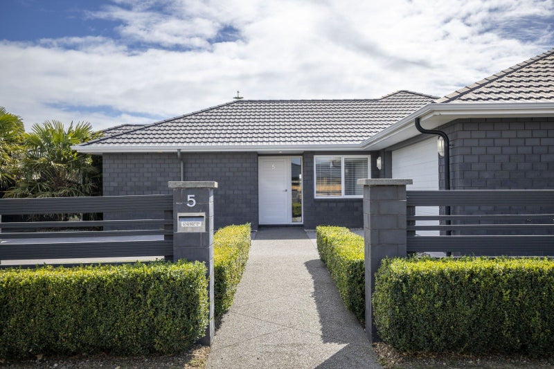 5 Keene drive, Bell Block, New Plymouth - Carousel 1