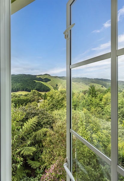 91 Woodburn Drive, Takapu Valley, Wellington - Carousel 26