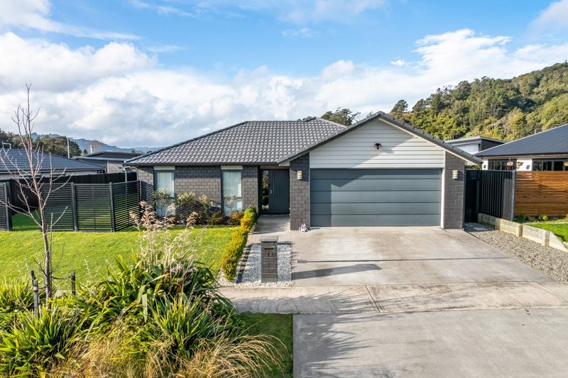 12 Hopkirk Avenue, Wallaceville, Upper Hutt - Carousel 1