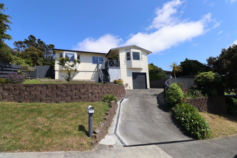 3 Fernhaven Grove, Newlands, Wellington - Carousel 1
