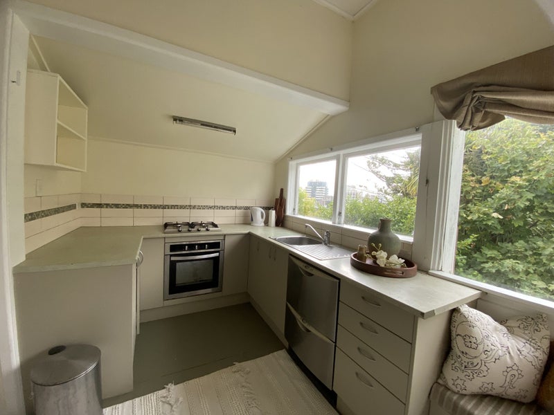 57 Aurora Terrace, Kelburn, Wellington - Carousel 2