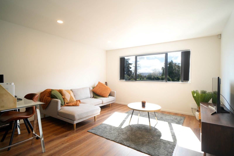 45 Bloom Crescent, Sunnyvale, Auckland - Carousel 2