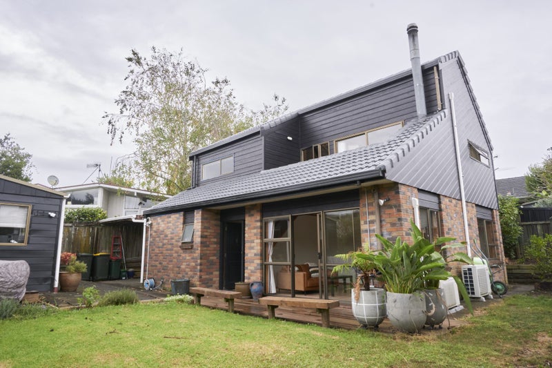 1/2 Fuchsia Place, Birkdale, Auckland - Carousel 1