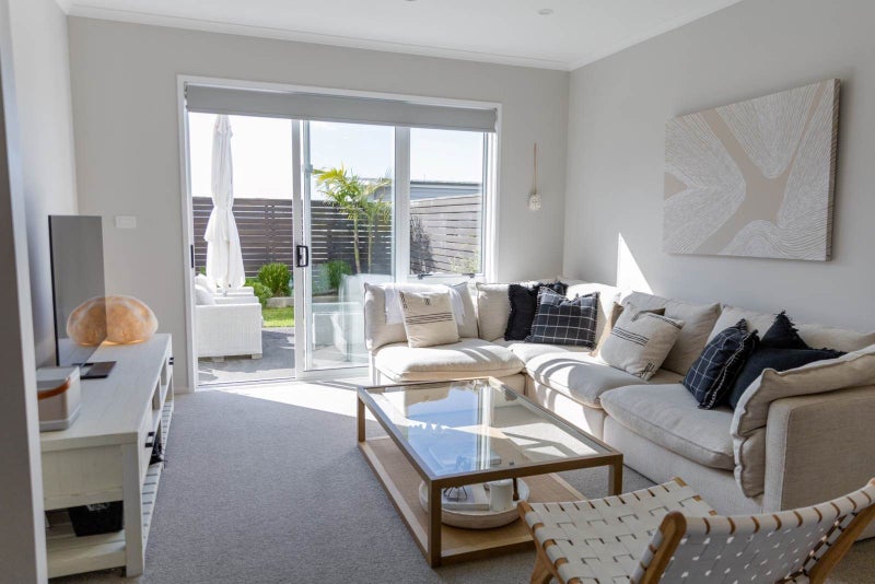 4 Makura Road, Long Bay, Auckland - Carousel 2