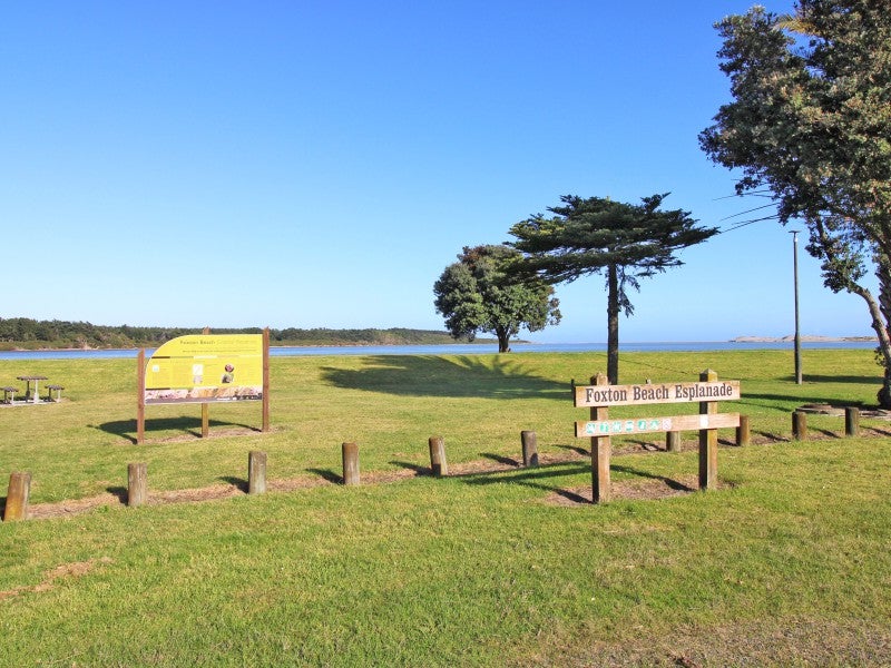28 Linklater Avenue, Foxton Beach, Foxton - Carousel 2