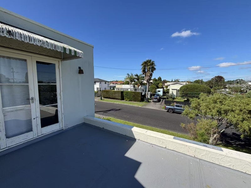 2 Glentui Road, Mount Albert, Auckland - Carousel 1