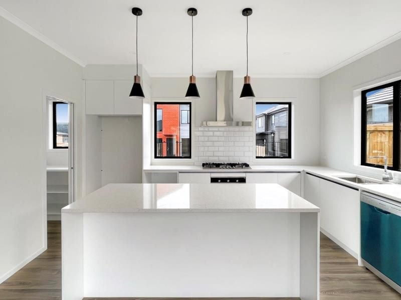 28 Maanihi Drive, Rototuna North, Hamilton - Carousel 2