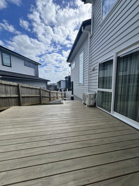 8 Hooten Place, Oteha, Auckland - Carousel 2