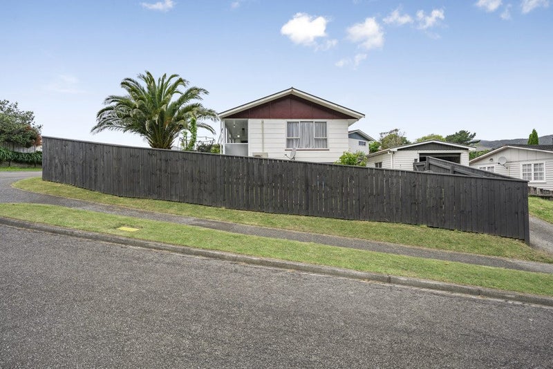 2 Ely Grove, Wainuiomata, Lower Hutt - Carousel 1