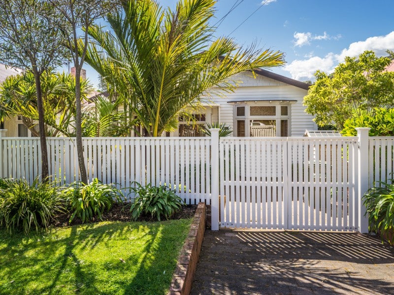 22 Kauri Street, Eastbourne, Lower Hutt - Carousel 1