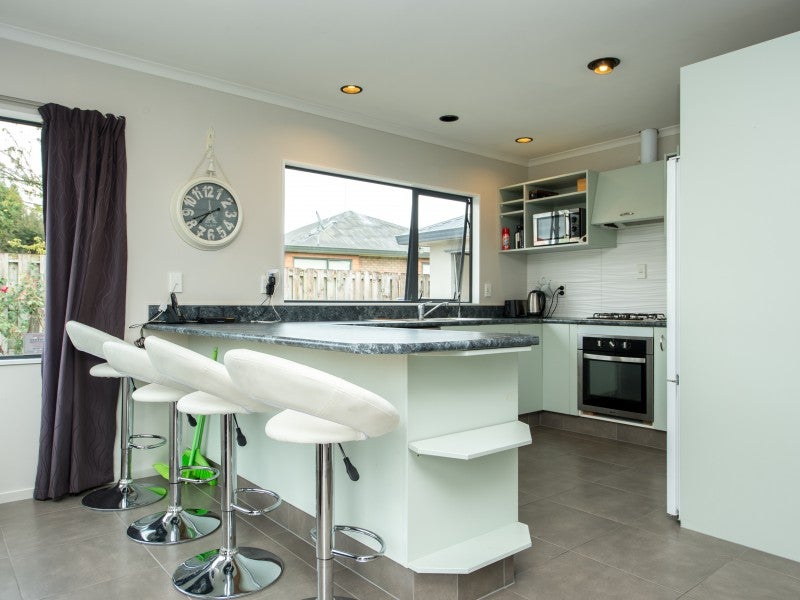 15 Mews Place, Forest Lake, Hamilton - Carousel 2