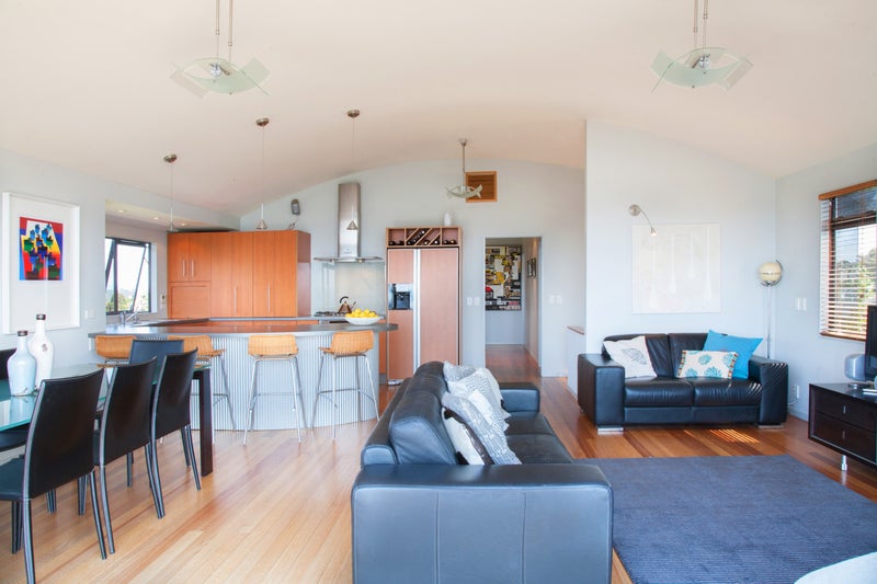 68 Queens Drive, Oneroa, Waiheke Island - Carousel 2