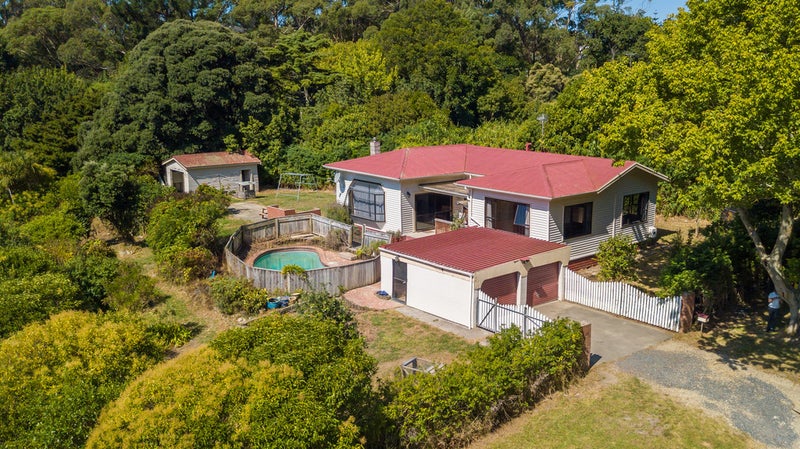 90 Endcliffe Road, Kaiti, Gisborne - Carousel 1