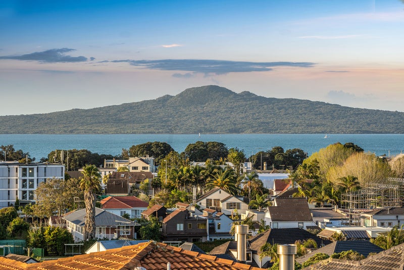 10 Codrington Crescent, Mission Bay, Auckland - Carousel 2