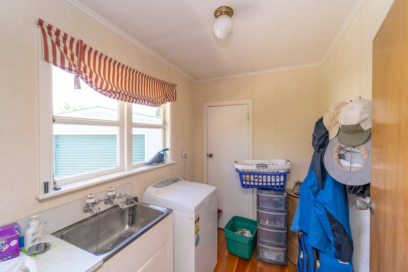 11 King Edward Street, Lansdowne, Masterton - Carousel 24