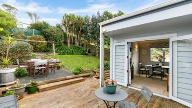 38A Colchester Crescent, Newlands, Wellington - Carousel 1