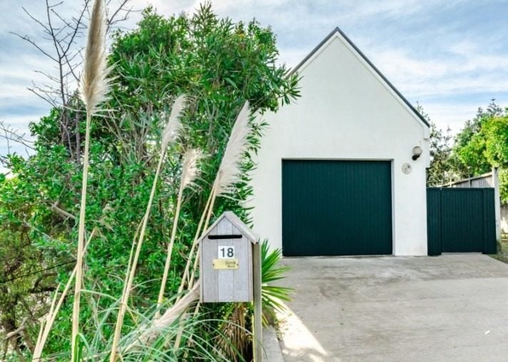 18 Kohutuhutu Road, Raumati Beach, Paraparaumu - Carousel 2