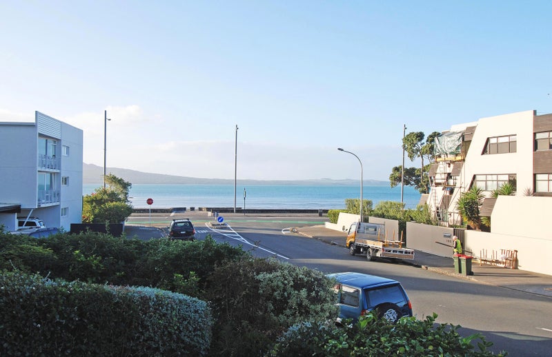2/11 Kohimarama Road, Kohimarama, Auckland - Carousel 1