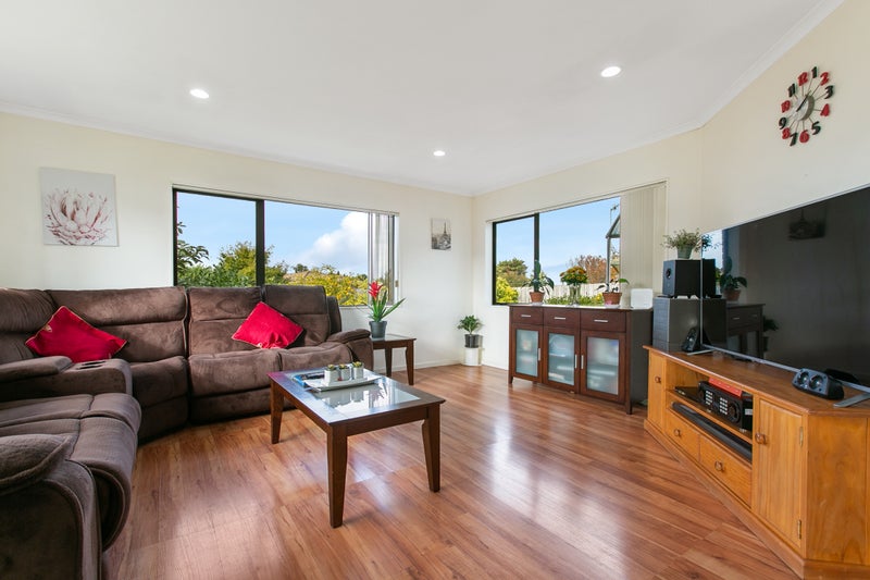 18 Castlefinn Drive, Weymouth, Auckland - Carousel 2