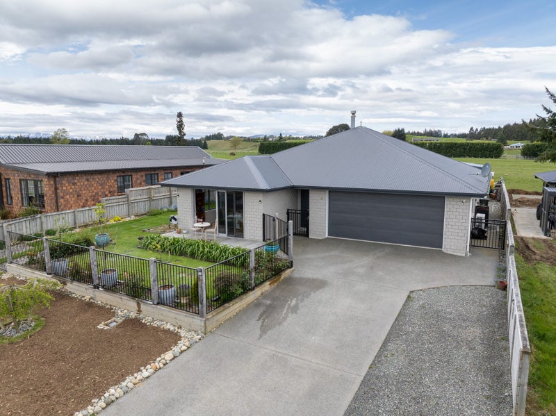 61 Orbell Crescent, Te Anau, Te Anau - Carousel 1
