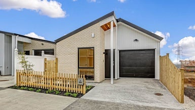 24A Horokaka Street, Massey, Auckland - Carousel 1