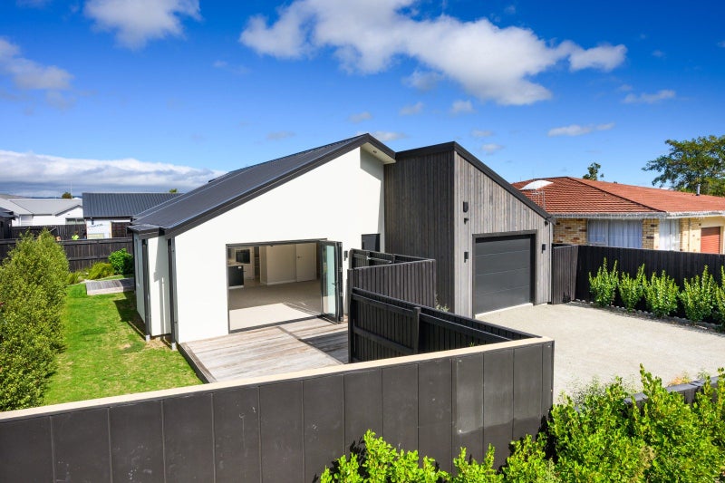 46 Napier Road, Terrace End, Palmerston North - Carousel 1