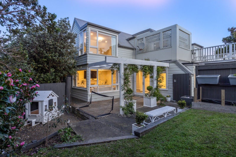 38 Whanake Street, Titahi Bay, Porirua - Carousel 1