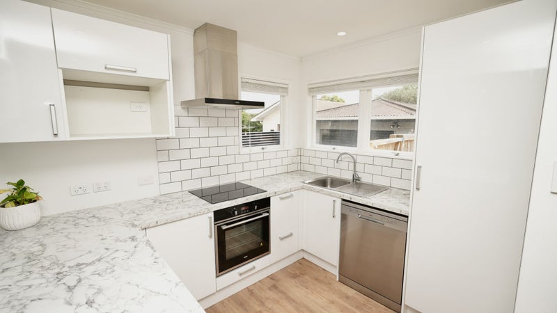 6 Sutherland Crescent, Westbrook, Palmerston North - Carousel 2