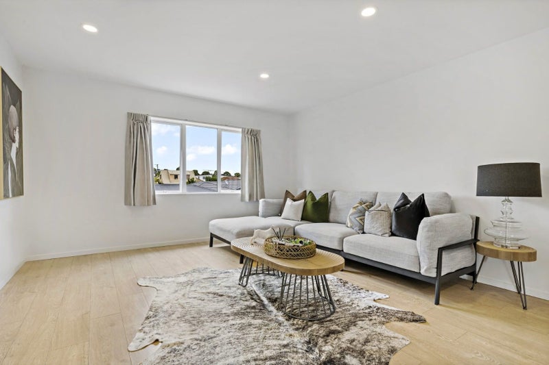 9B Waddell Avenue, Point England, Auckland - Carousel 2