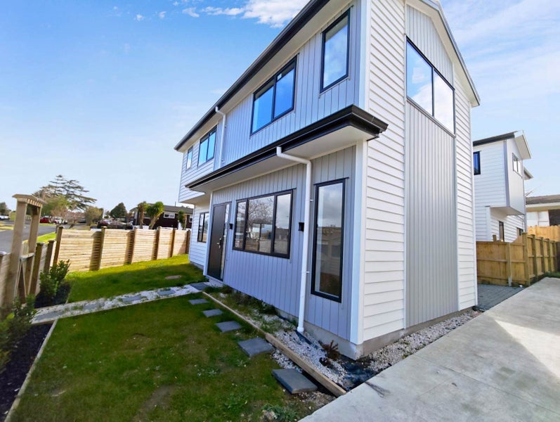 16B Balgowan Terrace, Conifer Grove, Takanini - Carousel 1