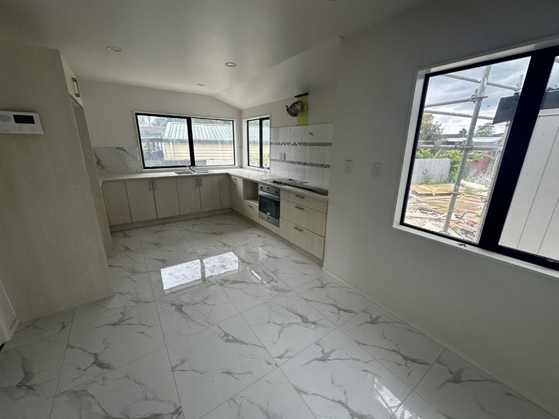 26 Othello Drive, Clover Park, Auckland - Carousel 2