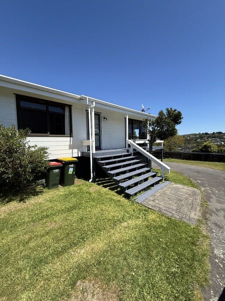 6 Wisteria Grove, Maungaraki, Lower Hutt - Carousel 2