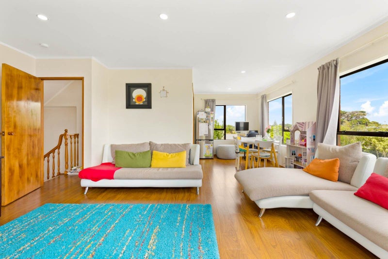 2/6 Dallinghoe Crescent, Milford, Auckland - Carousel 1