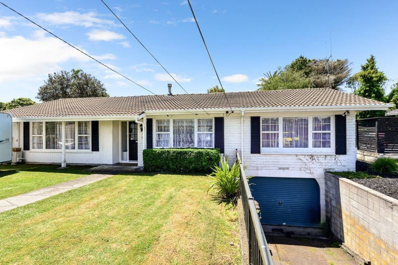 9 Carlson Crescent, Silverdale, Hamilton - Carousel 2