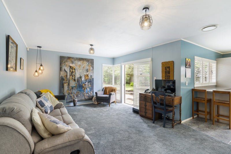 35 Whiting Grove, West Harbour, Auckland - Carousel 2