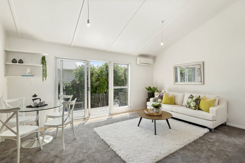 2/24 Hastings Parade, Devonport, Auckland - Carousel 1