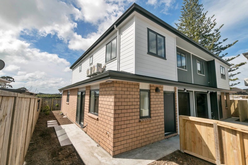 17E Martin Place, Kelston, Auckland - Carousel 1