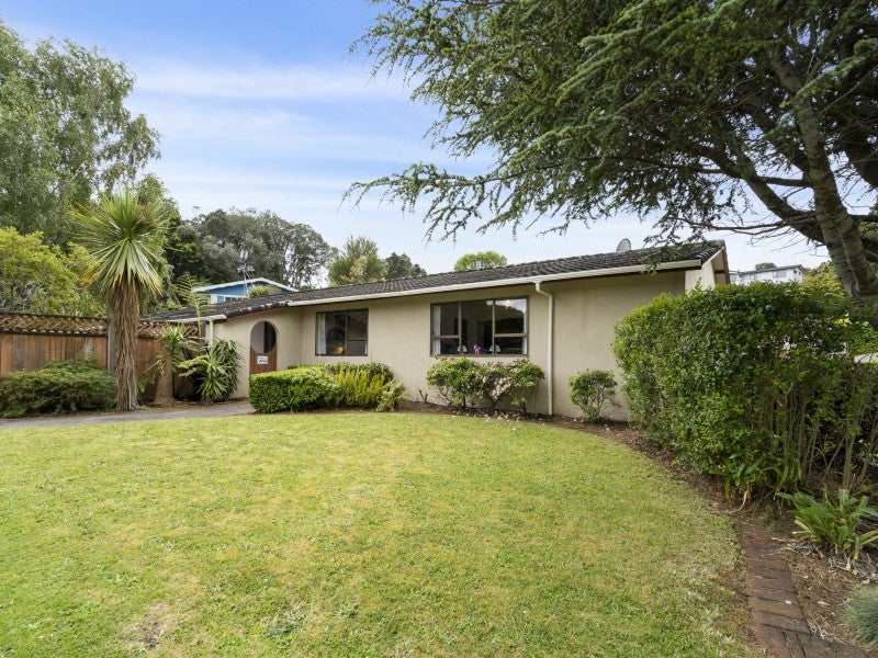 1 Cedar Place, Westown, New Plymouth - Carousel 1