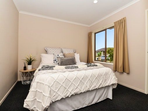 77 Farringdon Avenue, Rototuna North, Hamilton - Carousel 15