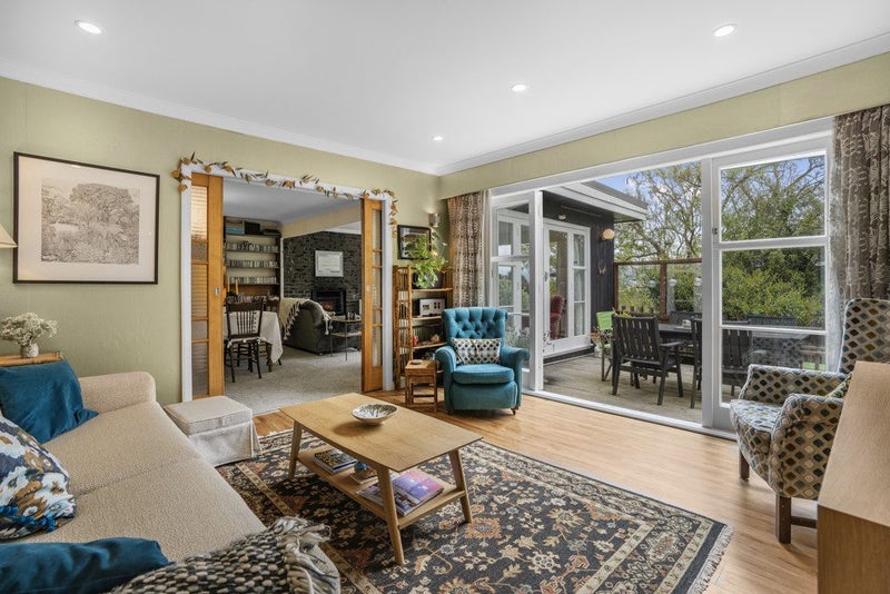 208 Whites Line, WAIWHETU, LOWER HUTT - Carousel 1