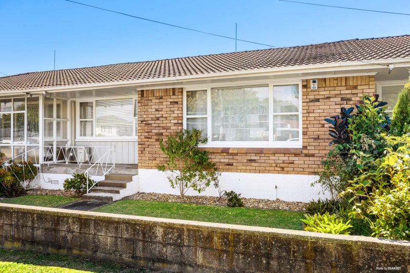 2/20 Foch Avenue, Three Kings, Auckland - Carousel 2