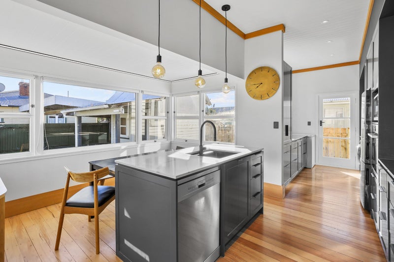 77 Te Aroha Street, Hamilton East, Hamilton - Carousel 1